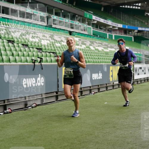 05.10.2025 - 20. swb-Marathon Bremen Michael Burmester http://msf.ph/oto/9326248 05.10.2025 12:47:30 Laufen im Stadion 223, 265, 344, 346, 391, 442, 502, 505, 545, 564, 656, 770, 818, 862, 1205, 1635, 1642, 1646, 2472, 2482, 2613, 2656, 2872, 2939, 3061, 4215, 4255, 4291, 4313, 4966, 4988, 5656, 5831, 6295, 6804, 7070, 7170, 7176, 7492, 8013, 609, 891, 1246, 1521, 3054, 3084, 4758, 4848, 7583 meine-sportfotos.de