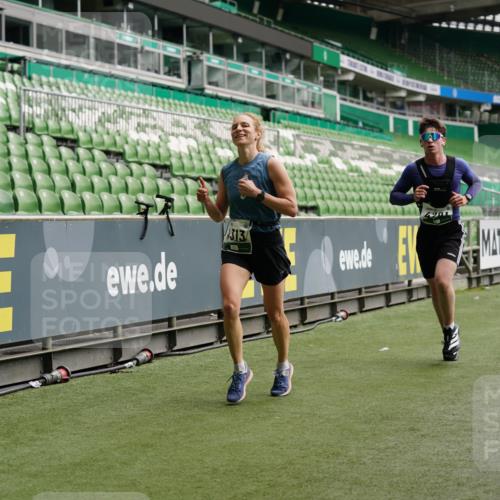 05.10.2025 - 20. swb-Marathon Bremen Michael Burmester http://msf.ph/oto/9326252 05.10.2025 12:47:30 Laufen im Stadion 223, 265, 344, 346, 391, 442, 502, 505, 545, 564, 656, 770, 818, 862, 1205, 1635, 1642, 1646, 2472, 2482, 2613, 2656, 2872, 2939, 3061, 4215, 4255, 4291, 4313, 4966, 4988, 5656, 5831, 6295, 6804, 7070, 7170, 7176, 7492, 8013, 609, 891, 1246, 1521, 3054, 3084, 4758, 4848, 7583 meine-sportfotos.de