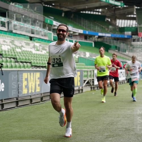 05.10.2025 - 20. swb-Marathon Bremen Michael Burmester http://msf.ph/oto/9326267 05.10.2025 12:48:28 Laufen im Stadion 492, 1370, 1526, 1607, 1625, 1646, 1724, 2241, 2360, 2643, 2974, 3320, 3324, 3768, 3819, 4353, 5103, 5264, 5599, 5786, 5918, 6251, 6463, 6632, 6804, 7735, 7831, 7900, 8244, 8507, 8687, 8729, 8897, 8923, 8932, 344, 346, 564, 656, 1205, 1642, 2472, 2482, 2613, 2656, 2872, 3061, 4215, 4255, 4291, 4313, 5656, 7070, 7176, 7492 meine-sportfotos.de