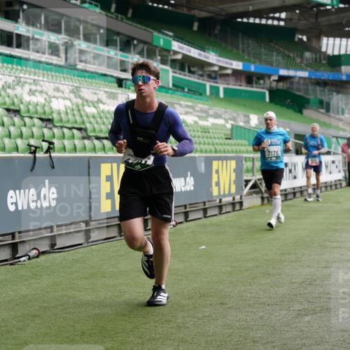 05.10.2025 - 20. swb-Marathon Bremen Michael Burmester http://msf.ph/oto/9326268 05.10.2025 12:47:31 Laufen im Stadion 223, 265, 344, 346, 391, 442, 502, 505, 545, 564, 656, 770, 818, 862, 1205, 1635, 1642, 1646, 2472, 2482, 2613, 2656, 2872, 2939, 3061, 4215, 4255, 4291, 4313, 4966, 4988, 5656, 5831, 6295, 6804, 7070, 7170, 7176, 7492, 8013, 609, 891, 1246, 1521, 3054, 3084, 4758, 4848, 7583 meine-sportfotos.de