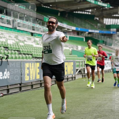 05.10.2025 - 20. swb-Marathon Bremen Michael Burmester http://msf.ph/oto/9326271 05.10.2025 12:48:28 Laufen im Stadion 492, 1370, 1526, 1607, 1625, 1646, 1724, 2241, 2360, 2643, 2974, 3320, 3324, 3768, 3819, 4353, 5103, 5264, 5599, 5786, 5918, 6251, 6463, 6632, 6804, 7735, 7831, 7900, 8244, 8507, 8687, 8729, 8897, 8923, 8932, 344, 346, 564, 656, 1205, 1642, 2472, 2482, 2613, 2656, 2872, 3061, 4215, 4255, 4291, 4313, 5656, 7070, 7176, 7492 meine-sportfotos.de