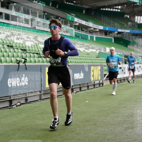 05.10.2025 - 20. swb-Marathon Bremen Michael Burmester http://msf.ph/oto/9326272 05.10.2025 12:47:31 Laufen im Stadion 223, 265, 344, 346, 391, 442, 502, 505, 545, 564, 656, 770, 818, 862, 1205, 1635, 1642, 1646, 2472, 2482, 2613, 2656, 2872, 2939, 3061, 4215, 4255, 4291, 4313, 4966, 4988, 5656, 5831, 6295, 6804, 7070, 7170, 7176, 7492, 8013, 609, 891, 1246, 1521, 3054, 3084, 4758, 4848, 7583 meine-sportfotos.de