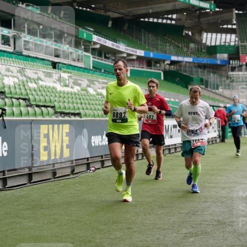 05.10.2025 - 20. swb-Marathon Bremen Michael Burmester http://msf.ph/oto/9326275 05.10.2025 12:48:29 Laufen im Stadion 492, 1370, 1526, 1607, 1625, 1646, 1724, 2241, 2360, 2643, 2974, 3320, 3324, 3768, 3819, 4353, 5103, 5264, 5599, 5786, 5918, 6251, 6463, 6632, 6804, 7735, 7831, 7900, 8244, 8507, 8687, 8729, 8897, 8923, 8932, 344, 346, 564, 656, 1205, 1642, 1646, 2472, 2482, 2656, 2872, 3061, 4215, 4255, 4291, 4313, 6804, 7070, 7176, 7492 meine-sportfotos.de