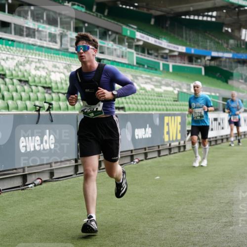 05.10.2025 - 20. swb-Marathon Bremen Michael Burmester http://msf.ph/oto/9326276 05.10.2025 12:47:32 Laufen im Stadion 223, 265, 344, 346, 391, 442, 502, 505, 545, 564, 656, 770, 818, 862, 1205, 1635, 1642, 1646, 2472, 2482, 2613, 2656, 2872, 2939, 3061, 4215, 4255, 4291, 4313, 4966, 4988, 5656, 5831, 6295, 6804, 7070, 7170, 7176, 7492, 8013, 609, 818, 891, 1246, 1521, 3054, 3084, 4758, 4848, 7583 meine-sportfotos.de