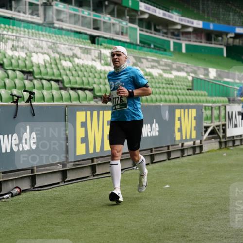 05.10.2025 - 20. swb-Marathon Bremen Michael Burmester http://msf.ph/oto/9326281 05.10.2025 12:47:33 Laufen im Stadion 223, 265, 344, 346, 391, 442, 502, 505, 545, 564, 656, 770, 862, 1205, 1635, 1642, 1646, 2360, 2472, 2482, 2613, 2656, 2872, 2939, 3061, 4215, 4255, 4291, 4313, 4966, 4988, 5656, 5831, 6295, 6804, 7070, 7170, 7176, 7492, 7900, 8013, 609, 818, 891, 1246, 1521, 3054, 3084, 4758, 4848, 7583 meine-sportfotos.de