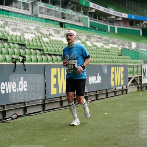 05.10.2025 - 20. swb-Marathon Bremen Michael Burmester http://msf.ph/oto/9326285 05.10.2025 12:47:33 Laufen im Stadion 223, 265, 344, 346, 391, 442, 502, 505, 545, 564, 656, 770, 862, 1205, 1635, 1642, 1646, 2360, 2472, 2482, 2613, 2656, 2872, 2939, 3061, 4215, 4255, 4291, 4313, 4966, 4988, 5656, 5831, 6295, 6804, 7070, 7170, 7176, 7492, 7900, 8013, 609, 818, 891, 1246, 1521, 3054, 3084, 4758, 4848, 7583 meine-sportfotos.de