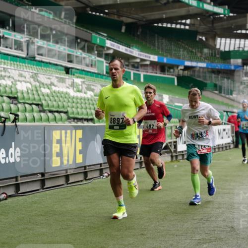 05.10.2025 - 20. swb-Marathon Bremen Michael Burmester http://msf.ph/oto/9326286 05.10.2025 12:48:29 Laufen im Stadion 492, 1370, 1526, 1607, 1625, 1646, 1724, 2241, 2360, 2643, 2974, 3320, 3324, 3768, 3819, 4353, 5103, 5264, 5599, 5786, 5918, 6251, 6463, 6632, 6804, 7735, 7831, 7900, 8244, 8507, 8687, 8729, 8897, 8923, 8932, 344, 346, 564, 656, 1205, 1642, 1646, 2472, 2482, 2656, 2872, 3061, 4215, 4255, 4291, 4313, 6804, 7070, 7176, 7492 meine-sportfotos.de