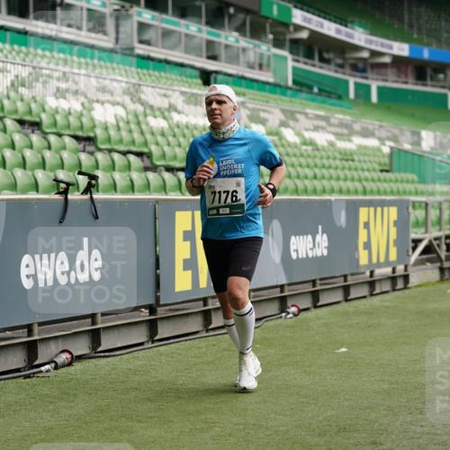 05.10.2025 - 20. swb-Marathon Bremen Michael Burmester http://msf.ph/oto/9326289 05.10.2025 12:47:33 Laufen im Stadion 223, 265, 344, 346, 391, 442, 502, 505, 545, 564, 656, 770, 862, 1205, 1635, 1642, 1646, 2360, 2472, 2482, 2613, 2656, 2872, 2939, 3061, 4215, 4255, 4291, 4313, 4966, 4988, 5656, 5831, 6295, 6804, 7070, 7170, 7176, 7492, 7900, 8013, 609, 818, 891, 1246, 1521, 3054, 3084, 4758, 4848, 7583 meine-sportfotos.de