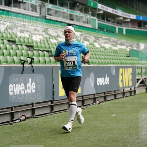 05.10.2025 - 20. swb-Marathon Bremen Michael Burmester http://msf.ph/oto/9326292 05.10.2025 12:47:33 Laufen im Stadion 223, 265, 344, 346, 391, 442, 502, 505, 545, 564, 656, 770, 862, 1205, 1635, 1642, 1646, 2360, 2472, 2482, 2613, 2656, 2872, 2939, 3061, 4215, 4255, 4291, 4313, 4966, 4988, 5656, 5831, 6295, 6804, 7070, 7170, 7176, 7492, 7900, 8013, 609, 818, 891, 1246, 1521, 3054, 3084, 4758, 4848, 7583 meine-sportfotos.de