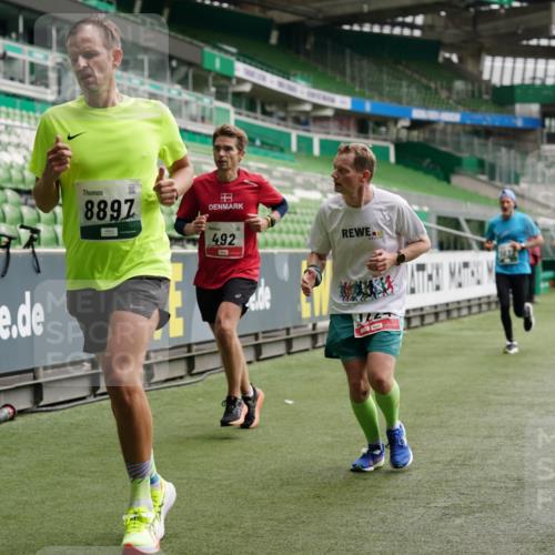 05.10.2025 - 20. swb-Marathon Bremen Michael Burmester http://msf.ph/oto/9326294 05.10.2025 12:48:30 Laufen im Stadion 492, 1370, 1526, 1607, 1625, 1724, 2241, 2360, 2643, 2974, 3320, 3324, 3768, 3819, 4353, 5103, 5264, 5599, 5786, 5918, 6171, 6251, 6463, 6632, 7735, 7831, 7900, 7904, 8244, 8507, 8687, 8729, 8897, 8923, 8932, 344, 346, 564, 656, 1205, 1642, 1646, 2472, 2482, 2656, 2872, 3061, 4215, 4255, 4291, 4313, 6804, 7176, 7492 meine-sportfotos.de