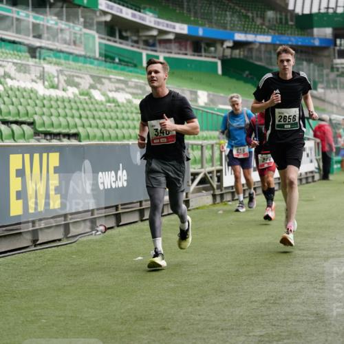 05.10.2025 - 20. swb-Marathon Bremen Michael Burmester http://msf.ph/oto/9326296 05.10.2025 12:47:35 Laufen im Stadion 223, 265, 344, 346, 391, 442, 502, 505, 545, 564, 656, 770, 862, 1205, 1526, 1635, 1642, 1646, 2360, 2472, 2482, 2613, 2656, 2872, 2939, 3061, 4215, 4255, 4291, 4313, 4966, 4988, 5656, 5831, 6295, 6804, 7070, 7170, 7176, 7492, 7900, 8013, 609, 818, 1246, 1521, 3084, 4758, 4848, 7583 meine-sportfotos.de