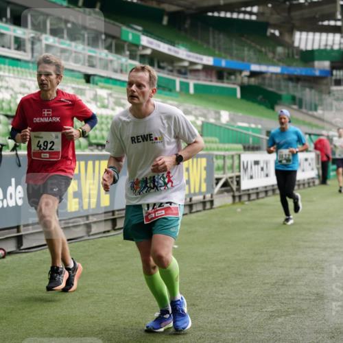 05.10.2025 - 20. swb-Marathon Bremen Michael Burmester http://msf.ph/oto/9326302 05.10.2025 12:48:31 Laufen im Stadion 492, 1370, 1526, 1607, 1625, 1724, 2241, 2360, 2643, 2974, 3320, 3324, 3768, 3819, 4353, 5103, 5264, 5599, 5786, 5918, 6171, 6251, 6463, 6632, 7735, 7831, 7900, 7904, 8244, 8507, 8687, 8729, 8897, 8923, 8932, 344, 346, 564, 656, 1205, 1642, 1646, 2472, 2482, 2656, 3061, 4215, 4291, 4313, 6804, 7176, 7492 meine-sportfotos.de