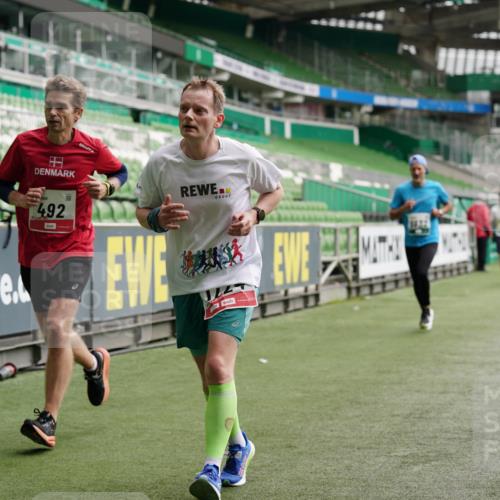 05.10.2025 - 20. swb-Marathon Bremen Michael Burmester http://msf.ph/oto/9326306 05.10.2025 12:48:31 Laufen im Stadion 492, 1370, 1526, 1607, 1625, 1724, 2241, 2360, 2643, 2974, 3320, 3324, 3768, 3819, 4353, 5103, 5264, 5599, 5786, 5918, 6171, 6251, 6463, 6632, 7735, 7831, 7900, 7904, 8244, 8507, 8687, 8729, 8897, 8923, 8932, 344, 346, 564, 656, 1205, 1642, 1646, 2472, 2482, 2656, 3061, 4215, 4291, 4313, 6804, 7176, 7492 meine-sportfotos.de