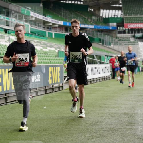 05.10.2025 - 20. swb-Marathon Bremen Michael Burmester http://msf.ph/oto/9326313 05.10.2025 12:47:36 Laufen im Stadion 223, 265, 344, 346, 391, 442, 502, 505, 545, 564, 656, 770, 862, 1205, 1526, 1635, 1642, 1646, 2360, 2472, 2482, 2613, 2656, 2872, 2939, 3061, 4215, 4255, 4291, 4313, 4966, 4988, 5656, 5831, 6295, 6804, 7070, 7170, 7176, 7492, 7900, 8013, 502, 609, 818, 1246, 1521, 3084, 4758, 4848, 7583 meine-sportfotos.de