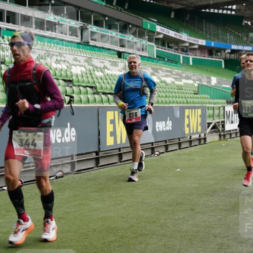 05.10.2025 - 20. swb-Marathon Bremen Michael Burmester http://msf.ph/oto/9326336 05.10.2025 12:47:39 Laufen im Stadion 223, 265, 344, 346, 391, 442, 505, 564, 656, 770, 1205, 1526, 1635, 1642, 1646, 2360, 2472, 2482, 2613, 2656, 2872, 2939, 3061, 4215, 4255, 4291, 4313, 4966, 4988, 5656, 5831, 6295, 6804, 7070, 7170, 7176, 7492, 7900, 8013, 502, 545, 609, 818, 862, 1521, 4848, 7583 meine-sportfotos.de