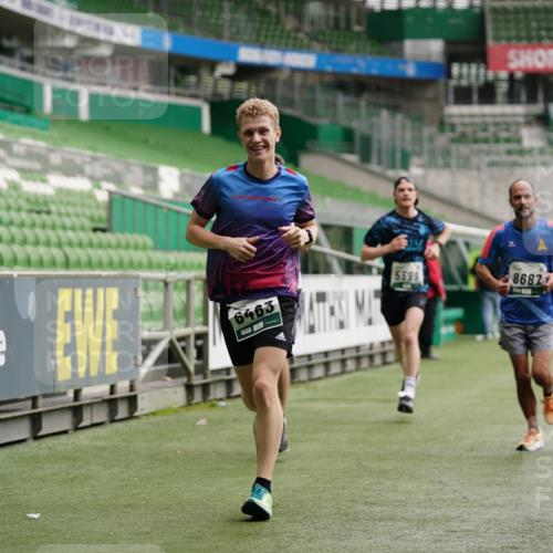 05.10.2025 - 20. swb-Marathon Bremen Michael Burmester http://msf.ph/oto/9326338 05.10.2025 12:48:35 Laufen im Stadion 492, 1195, 1370, 1526, 1607, 1625, 1724, 2241, 2643, 2974, 3320, 3324, 3768, 3819, 4353, 5103, 5264, 5599, 5786, 5918, 6171, 6251, 6463, 6632, 7735, 7831, 7904, 8244, 8507, 8687, 8729, 8897, 8923, 8932, 344, 346, 564, 656, 1205, 1526, 1642, 1646, 2360, 2656, 4291, 4313, 6804, 7176, 7492, 7900 meine-sportfotos.de