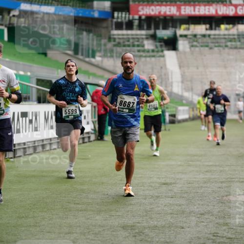 05.10.2025 - 20. swb-Marathon Bremen Michael Burmester http://msf.ph/oto/9326342 05.10.2025 12:48:36 Laufen im Stadion 492, 1195, 1370, 1607, 1625, 1724, 2241, 2643, 2974, 3320, 3324, 3768, 3819, 4353, 5103, 5264, 5599, 5786, 5918, 6171, 6251, 6463, 6632, 7735, 7831, 7904, 8244, 8507, 8687, 8729, 8897, 8923, 8932, 344, 346, 564, 656, 1205, 1526, 1642, 1646, 2360, 2656, 4291, 4313, 6804, 7176, 7492, 7900 meine-sportfotos.de