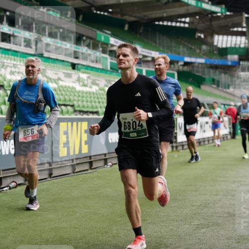 05.10.2025 - 20. swb-Marathon Bremen Michael Burmester http://msf.ph/oto/9326349 05.10.2025 12:47:40 Laufen im Stadion 223, 265, 344, 346, 391, 442, 505, 564, 656, 770, 1205, 1526, 1635, 1642, 1646, 2360, 2472, 2482, 2613, 2656, 2872, 2939, 3061, 4215, 4255, 4291, 4313, 4966, 4988, 5656, 5831, 6295, 6804, 7070, 7170, 7176, 7492, 7900, 8013, 223, 502, 545, 609, 818, 862, 1521, 4848, 6295, 7583 meine-sportfotos.de