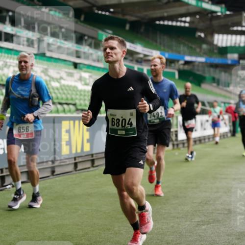 05.10.2025 - 20. swb-Marathon Bremen Michael Burmester http://msf.ph/oto/9326352 05.10.2025 12:47:40 Laufen im Stadion 223, 265, 344, 346, 391, 442, 505, 564, 656, 770, 1205, 1526, 1635, 1642, 1646, 2360, 2472, 2482, 2613, 2656, 2872, 2939, 3061, 4215, 4255, 4291, 4313, 4966, 4988, 5656, 5831, 6295, 6804, 7070, 7170, 7176, 7492, 7900, 8013, 223, 502, 545, 609, 818, 862, 1521, 4848, 6295, 7583 meine-sportfotos.de
