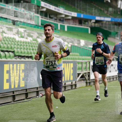 05.10.2025 - 20. swb-Marathon Bremen Michael Burmester http://msf.ph/oto/9326358 05.10.2025 12:48:37 Laufen im Stadion 492, 1195, 1370, 1607, 1625, 1724, 2241, 2643, 2974, 3320, 3324, 3768, 3819, 4353, 5103, 5264, 5599, 5786, 5918, 6171, 6251, 6463, 6632, 7735, 7831, 7904, 8244, 8507, 8687, 8729, 8897, 8923, 8932, 344, 346, 564, 1205, 1526, 1642, 1646, 2360, 2656, 4291, 4313, 6804, 7176, 7492, 7900 meine-sportfotos.de