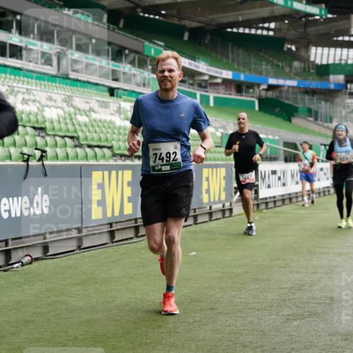 05.10.2025 - 20. swb-Marathon Bremen Michael Burmester http://msf.ph/oto/9326361 05.10.2025 12:47:41 Laufen im Stadion 265, 344, 346, 391, 442, 505, 564, 656, 770, 1205, 1526, 1635, 1642, 1646, 2360, 2472, 2482, 2613, 2656, 2872, 2939, 3061, 4215, 4255, 4291, 4313, 4966, 4988, 5656, 5831, 6804, 7070, 7170, 7176, 7492, 7900, 8013, 223, 502, 545, 609, 818, 862, 1521, 4848, 6295, 7583 meine-sportfotos.de