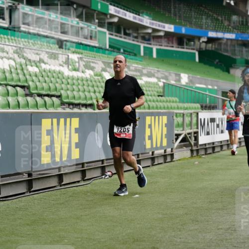 05.10.2025 - 20. swb-Marathon Bremen Michael Burmester http://msf.ph/oto/9326365 05.10.2025 12:47:42 Laufen im Stadion 265, 344, 346, 391, 442, 505, 564, 656, 770, 1205, 1526, 1635, 1642, 1646, 2360, 2472, 2482, 2613, 2656, 2872, 2939, 3061, 4215, 4255, 4291, 4313, 4966, 4988, 5656, 5831, 5918, 6804, 7070, 7170, 7176, 7492, 7900, 8013, 223, 502, 545, 609, 818, 862, 1521, 4848, 6295, 7583 meine-sportfotos.de