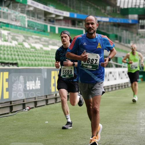 05.10.2025 - 20. swb-Marathon Bremen Michael Burmester http://msf.ph/oto/9326366 05.10.2025 12:48:38 Laufen im Stadion 492, 1195, 1370, 1607, 1625, 1724, 2241, 2643, 2974, 3320, 3324, 3768, 3819, 4353, 5103, 5264, 5599, 5786, 5918, 6171, 6251, 6463, 6632, 7735, 7831, 7904, 8244, 8507, 8630, 8687, 8729, 8897, 8923, 8932, 9114, 344, 564, 1205, 1526, 1642, 1646, 2360, 2656, 4291, 6804, 7176, 7492, 7900 meine-sportfotos.de