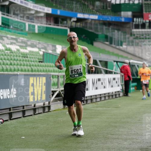 05.10.2025 - 20. swb-Marathon Bremen Michael Burmester http://msf.ph/oto/9326370 05.10.2025 12:48:40 Laufen im Stadion 492, 1195, 1370, 1607, 1625, 1724, 2241, 2643, 2974, 3320, 3324, 3768, 3819, 4353, 5103, 5264, 5599, 5786, 5918, 6171, 6251, 6463, 6632, 7735, 7831, 7904, 8244, 8507, 8630, 8687, 8729, 8897, 8923, 8932, 9114, 564, 1526, 1642, 1646, 2360, 2656, 6804, 7176, 7492, 7900 meine-sportfotos.de