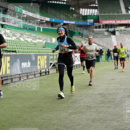 05.10.2025 - 20. swb-Marathon Bremen Michael Burmester http://msf.ph/oto/9326382 05.10.2025 12:47:43 Laufen im Stadion 265, 344, 346, 391, 442, 505, 564, 656, 770, 1205, 1526, 1635, 1642, 1646, 2360, 2472, 2482, 2613, 2643, 2656, 2872, 2939, 3061, 4215, 4255, 4291, 4313, 4966, 4988, 5656, 5831, 5918, 6804, 7070, 7170, 7176, 7492, 7900, 8013, 223, 502, 545, 609, 818, 862, 1521, 4848, 6295, 7583 meine-sportfotos.de