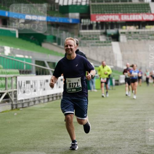 05.10.2025 - 20. swb-Marathon Bremen Michael Burmester http://msf.ph/oto/9326389 05.10.2025 12:48:43 Laufen im Stadion 492, 1195, 1370, 1607, 1625, 1724, 2241, 2643, 2974, 3320, 3324, 3768, 3819, 4353, 5103, 5264, 5599, 5786, 6171, 6251, 6463, 6632, 7735, 7831, 7904, 8244, 8507, 8630, 8687, 8729, 8897, 8923, 8932, 9114, 564, 1526, 1642, 1646, 2360, 2643, 2656, 5918, 6804, 7492, 7900 meine-sportfotos.de