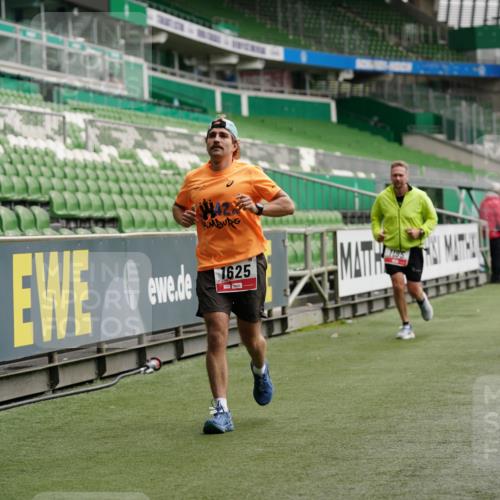 05.10.2025 - 20. swb-Marathon Bremen Michael Burmester http://msf.ph/oto/9326413 05.10.2025 12:48:48 Laufen im Stadion 492, 1195, 1370, 1625, 1654, 1724, 2119, 2241, 2974, 2990, 3320, 3324, 3768, 3819, 4353, 4385, 5103, 5264, 5599, 5786, 6171, 6251, 6463, 6632, 7831, 7904, 8244, 8507, 8630, 8687, 8729, 8897, 8923, 8932, 9114, 1526, 1607, 1646, 2360, 2643, 5918, 6804, 7735, 7900 meine-sportfotos.de