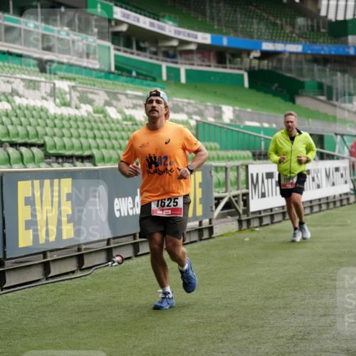05.10.2025 - 20. swb-Marathon Bremen Michael Burmester http://msf.ph/oto/9326417 05.10.2025 12:48:48 Laufen im Stadion 492, 1195, 1370, 1625, 1654, 1724, 2119, 2241, 2974, 2990, 3320, 3324, 3768, 3819, 4353, 4385, 5103, 5264, 5599, 5786, 6171, 6251, 6463, 6632, 7831, 7904, 8244, 8507, 8630, 8687, 8729, 8897, 8923, 8932, 9114, 1526, 1607, 1646, 2360, 2643, 5918, 6804, 7735, 7900 meine-sportfotos.de