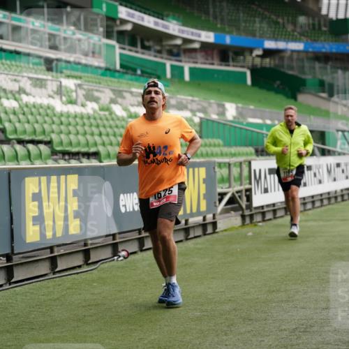 05.10.2025 - 20. swb-Marathon Bremen Michael Burmester http://msf.ph/oto/9326422 05.10.2025 12:48:48 Laufen im Stadion 492, 1195, 1370, 1625, 1654, 1724, 2119, 2241, 2974, 2990, 3320, 3324, 3768, 3819, 4353, 4385, 5103, 5264, 5599, 5786, 6171, 6251, 6463, 6632, 7831, 7904, 8244, 8507, 8630, 8687, 8729, 8897, 8923, 8932, 9114, 1526, 1607, 1646, 2360, 2643, 5918, 6804, 7735, 7900 meine-sportfotos.de