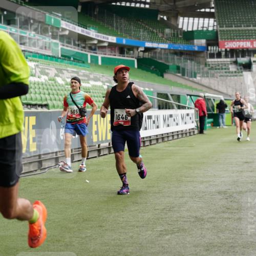 05.10.2025 - 20. swb-Marathon Bremen Michael Burmester http://msf.ph/oto/9326434 05.10.2025 12:47:49 Laufen im Stadion 265, 344, 346, 391, 442, 564, 656, 770, 1205, 1526, 1607, 1635, 1642, 1646, 2360, 2472, 2482, 2613, 2643, 2656, 2872, 3061, 3768, 4215, 4255, 4291, 4313, 5264, 5656, 5831, 5918, 6804, 7070, 7170, 7176, 7492, 7735, 7900, 8013, 8729, 223, 502, 505, 545, 818, 862, 1635, 2939, 4966, 4988, 6295 meine-sportfotos.de