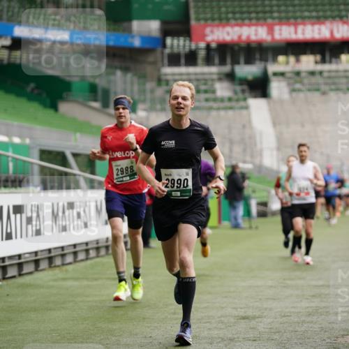 05.10.2025 - 20. swb-Marathon Bremen Michael Burmester http://msf.ph/oto/9326448 05.10.2025 12:48:58 Laufen im Stadion 492, 1195, 1625, 1654, 1724, 2119, 2594, 2974, 2988, 2990, 3124, 3320, 3324, 3819, 4353, 4385, 5103, 5599, 5786, 6171, 6251, 6463, 6632, 7904, 8244, 8507, 8630, 8687, 8897, 8923, 8932, 9114, 1370, 1607, 2241, 2643, 3768, 5264, 5918, 7735, 7831, 8729 meine-sportfotos.de
