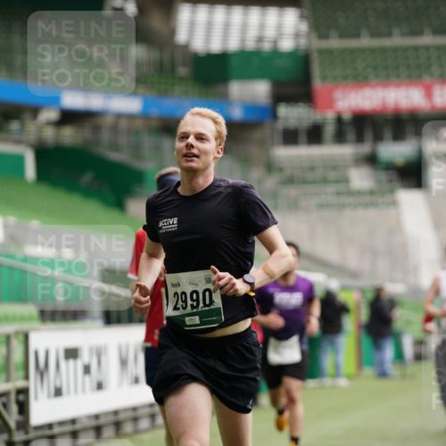 05.10.2025 - 20. swb-Marathon Bremen Michael Burmester http://msf.ph/oto/9326452 05.10.2025 12:48:59 Laufen im Stadion 492, 1195, 1625, 1654, 1724, 2119, 2594, 2974, 2988, 2990, 3124, 3320, 3324, 3819, 4353, 4385, 5103, 5599, 5786, 6171, 6251, 6463, 6632, 7904, 8216, 8244, 8507, 8630, 8687, 8897, 8923, 8932, 9114, 1370, 1607, 2241, 2643, 3768, 5264, 5918, 7735, 7831, 8729 meine-sportfotos.de