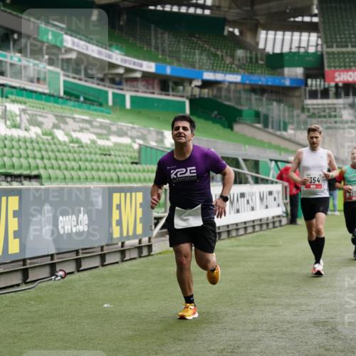 05.10.2025 - 20. swb-Marathon Bremen Michael Burmester http://msf.ph/oto/9326458 05.10.2025 12:49:02 Laufen im Stadion 492, 1195, 1257, 1625, 1654, 1724, 1727, 2119, 2594, 2974, 2988, 2990, 3124, 3320, 3324, 3819, 4385, 5103, 5599, 5786, 6171, 6251, 6463, 6619, 6632, 6877, 7904, 8216, 8244, 8507, 8630, 8687, 8897, 8923, 8932, 9114, 1370, 1607, 2241, 2643, 3768, 4353, 5264, 5918, 7735, 7831, 8729, 8932 meine-sportfotos.de