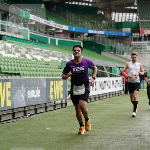 05.10.2025 - 20. swb-Marathon Bremen Michael Burmester http://msf.ph/oto/9326460 05.10.2025 12:49:02 Laufen im Stadion 492, 1195, 1257, 1625, 1654, 1724, 1727, 2119, 2594, 2974, 2988, 2990, 3124, 3320, 3324, 3819, 4385, 5103, 5599, 5786, 6171, 6251, 6463, 6619, 6632, 6877, 7904, 8216, 8244, 8507, 8630, 8687, 8897, 8923, 8932, 9114, 1370, 1607, 2241, 2643, 3768, 4353, 5264, 5918, 7735, 7831, 8729, 8932 meine-sportfotos.de