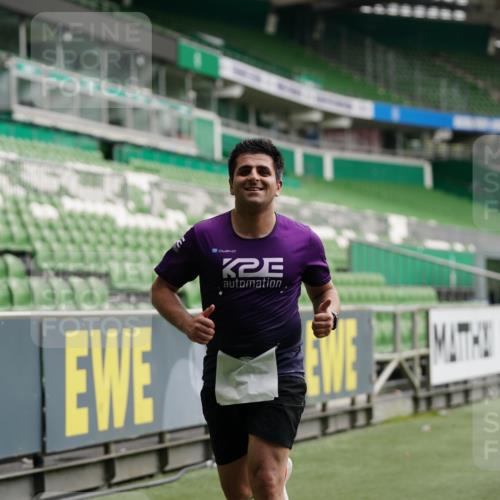 05.10.2025 - 20. swb-Marathon Bremen Michael Burmester http://msf.ph/oto/9326466 05.10.2025 12:49:03 Laufen im Stadion 492, 1195, 1257, 1625, 1654, 1724, 1727, 2119, 2594, 2974, 2988, 2990, 3124, 3320, 3324, 3819, 4385, 5103, 5599, 5786, 6171, 6251, 6463, 6619, 6632, 6877, 7904, 8216, 8244, 8507, 8630, 8687, 8897, 8923, 9114, 1370, 1607, 2241, 2643, 3324, 3768, 4353, 5264, 7735, 7831, 8729, 8932 meine-sportfotos.de