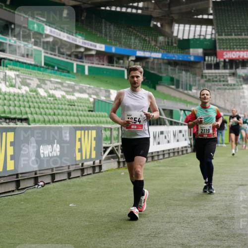 05.10.2025 - 20. swb-Marathon Bremen Michael Burmester http://msf.ph/oto/9326470 05.10.2025 12:49:04 Laufen im Stadion 492, 1195, 1257, 1535, 1625, 1654, 1724, 1727, 2119, 2594, 2974, 2988, 2990, 3124, 3320, 3819, 4385, 5103, 5599, 5786, 6171, 6251, 6463, 6619, 6632, 6877, 7904, 8216, 8244, 8507, 8630, 8687, 8897, 8923, 9114, 1370, 1607, 2241, 3324, 3768, 4353, 5264, 7735, 7831, 8729, 8932 meine-sportfotos.de