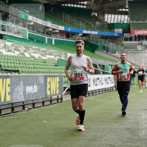 05.10.2025 - 20. swb-Marathon Bremen Michael Burmester http://msf.ph/oto/9326472 05.10.2025 12:49:04 Laufen im Stadion 492, 1195, 1257, 1535, 1625, 1654, 1724, 1727, 2119, 2594, 2974, 2988, 2990, 3124, 3320, 3819, 4385, 5103, 5599, 5786, 6171, 6251, 6463, 6619, 6632, 6877, 7904, 8216, 8244, 8507, 8630, 8687, 8897, 8923, 9114, 1370, 1607, 2241, 3324, 3768, 4353, 5264, 7735, 7831, 8729, 8932 meine-sportfotos.de