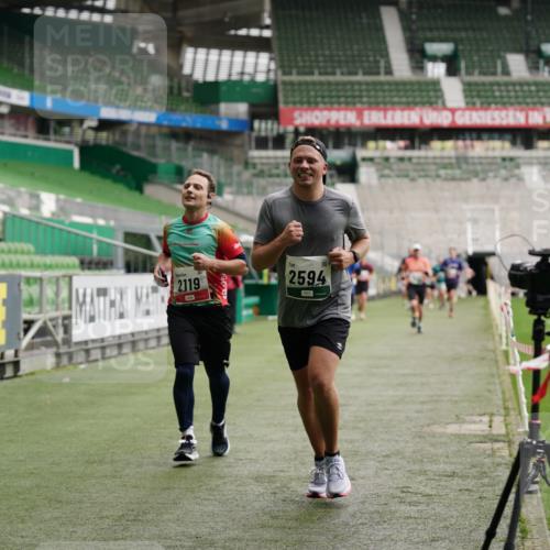 05.10.2025 - 20. swb-Marathon Bremen Michael Burmester http://msf.ph/oto/9326476 05.10.2025 12:49:05 Laufen im Stadion 492, 1195, 1257, 1535, 1625, 1654, 1724, 1727, 2044, 2119, 2594, 2974, 2988, 2990, 3124, 3320, 3819, 4385, 5103, 5599, 5786, 6171, 6251, 6463, 6619, 6632, 6877, 7904, 8216, 8244, 8507, 8630, 8687, 8897, 8923, 9114, 1370, 1607, 2241, 3324, 3768, 4353, 5264, 7831, 8729, 8932 meine-sportfotos.de