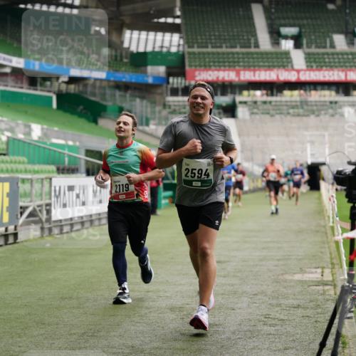 05.10.2025 - 20. swb-Marathon Bremen Michael Burmester http://msf.ph/oto/9326478 05.10.2025 12:49:05 Laufen im Stadion 492, 1195, 1257, 1535, 1625, 1654, 1724, 1727, 2044, 2119, 2594, 2974, 2988, 2990, 3124, 3320, 3819, 4385, 5103, 5599, 5786, 6171, 6251, 6463, 6619, 6632, 6877, 7904, 8216, 8244, 8507, 8630, 8687, 8897, 8923, 9114, 1370, 1607, 2241, 3324, 3768, 4353, 5264, 7831, 8729, 8932 meine-sportfotos.de