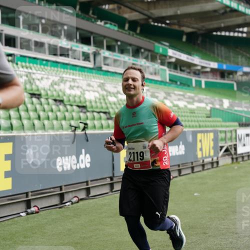 05.10.2025 - 20. swb-Marathon Bremen Michael Burmester http://msf.ph/oto/9326486 05.10.2025 12:49:07 Laufen im Stadion 492, 1195, 1257, 1535, 1609, 1625, 1654, 1724, 1727, 2044, 2119, 2594, 2974, 2988, 2990, 3124, 3320, 3544, 3819, 4385, 5103, 5599, 5786, 6171, 6251, 6431, 6463, 6619, 6632, 6877, 7904, 8216, 8244, 8507, 8630, 8687, 8897, 8923, 9114, 1370, 2241, 2974, 3324, 3768, 4353, 5264, 7831, 8729, 8932 meine-sportfotos.de