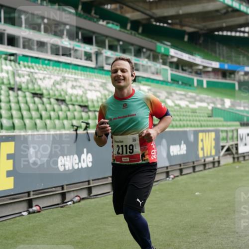 05.10.2025 - 20. swb-Marathon Bremen Michael Burmester http://msf.ph/oto/9326488 05.10.2025 12:49:07 Laufen im Stadion 492, 1195, 1257, 1535, 1609, 1625, 1654, 1724, 1727, 2044, 2119, 2594, 2974, 2988, 2990, 3124, 3320, 3544, 3819, 4385, 5103, 5599, 5786, 6171, 6251, 6431, 6463, 6619, 6632, 6877, 7904, 8216, 8244, 8507, 8630, 8687, 8897, 8923, 9114, 1370, 2241, 2974, 3324, 3768, 4353, 5264, 7831, 8729, 8932 meine-sportfotos.de
