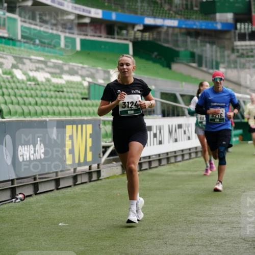 05.10.2025 - 20. swb-Marathon Bremen Michael Burmester http://msf.ph/oto/9326490 05.10.2025 12:49:10 Laufen im Stadion 187, 492, 1195, 1257, 1535, 1609, 1625, 1654, 1727, 2044, 2119, 2356, 2594, 2988, 2990, 3124, 3320, 3544, 3819, 3960, 4385, 5103, 5599, 5786, 6171, 6431, 6463, 6619, 6632, 6877, 7904, 8216, 8244, 8507, 8630, 8687, 8897, 9114, 1370, 1724, 2241, 2974, 3324, 4353, 5786, 6251, 7831, 8923, 8932 meine-sportfotos.de
