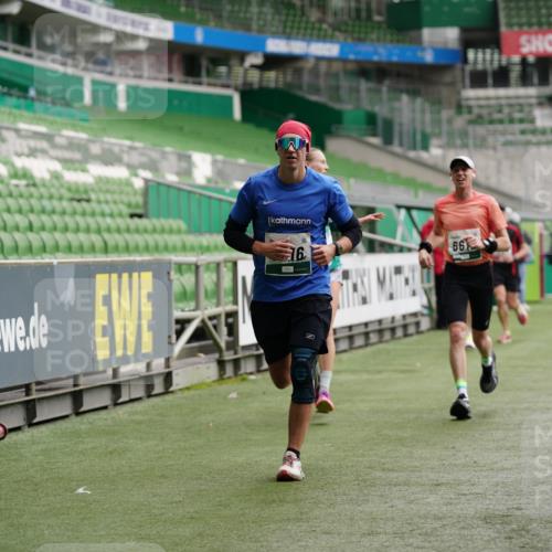05.10.2025 - 20. swb-Marathon Bremen Michael Burmester http://msf.ph/oto/9326496 05.10.2025 12:49:11 Laufen im Stadion 150, 187, 270, 492, 1195, 1257, 1535, 1609, 1625, 1654, 1727, 1876, 2044, 2119, 2356, 2594, 2988, 2990, 3124, 3320, 3544, 3738, 3819, 3960, 4385, 5103, 5599, 6171, 6431, 6463, 6619, 6632, 6877, 7904, 8216, 8244, 8507, 8630, 8687, 8897, 9114, 1370, 1724, 2241, 2974, 3324, 4353, 5786, 6251, 8244, 8923, 8932 meine-sportfotos.de