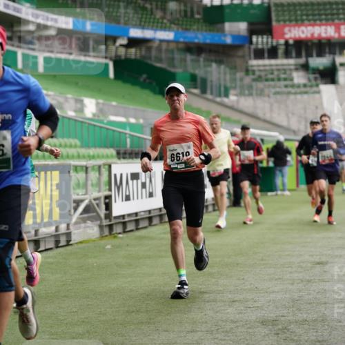 05.10.2025 - 20. swb-Marathon Bremen Michael Burmester http://msf.ph/oto/9326502 05.10.2025 12:49:13 Laufen im Stadion 150, 187, 270, 492, 1195, 1257, 1535, 1609, 1625, 1654, 1727, 1876, 1904, 2044, 2119, 2356, 2594, 2988, 2990, 3124, 3320, 3544, 3738, 3960, 4385, 5599, 6171, 6431, 6463, 6619, 6632, 6877, 7904, 8216, 8507, 8630, 8687, 8897, 9114, 1370, 1724, 2974, 3324, 3819, 4353, 5103, 5786, 6251, 8244, 8923, 8932 meine-sportfotos.de