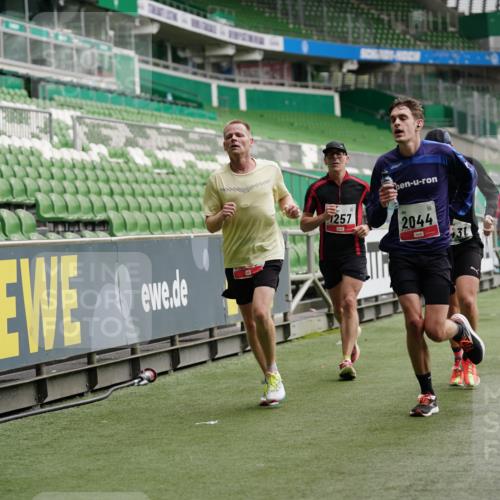 05.10.2025 - 20. swb-Marathon Bremen Michael Burmester http://msf.ph/oto/9326514 05.10.2025 12:49:17 Laufen im Stadion 150, 187, 270, 1195, 1257, 1535, 1609, 1625, 1654, 1727, 1876, 1904, 2044, 2119, 2356, 2594, 2988, 2990, 3124, 3320, 3544, 3738, 3960, 4385, 5599, 6171, 6431, 6463, 6619, 6632, 6877, 7904, 8216, 8507, 8630, 8687, 8897, 9114, 492, 1724, 2974, 3320, 3324, 3819, 4353, 5103, 5786, 6251, 8244, 8897, 8923, 8932 meine-sportfotos.de