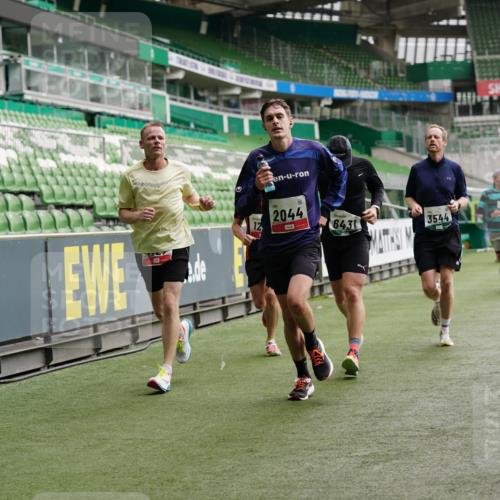 05.10.2025 - 20. swb-Marathon Bremen Michael Burmester http://msf.ph/oto/9326518 05.10.2025 12:49:18 Laufen im Stadion 150, 187, 270, 1195, 1257, 1535, 1609, 1625, 1654, 1727, 1876, 1904, 2044, 2119, 2356, 2594, 2988, 2990, 3124, 3544, 3738, 3960, 4385, 5599, 6171, 6431, 6463, 6619, 6632, 6877, 7647, 7904, 7987, 8216, 8507, 8630, 8687, 9114, 492, 1724, 2974, 3320, 3324, 3819, 4353, 5103, 5786, 6251, 8244, 8897, 8923, 8932 meine-sportfotos.de